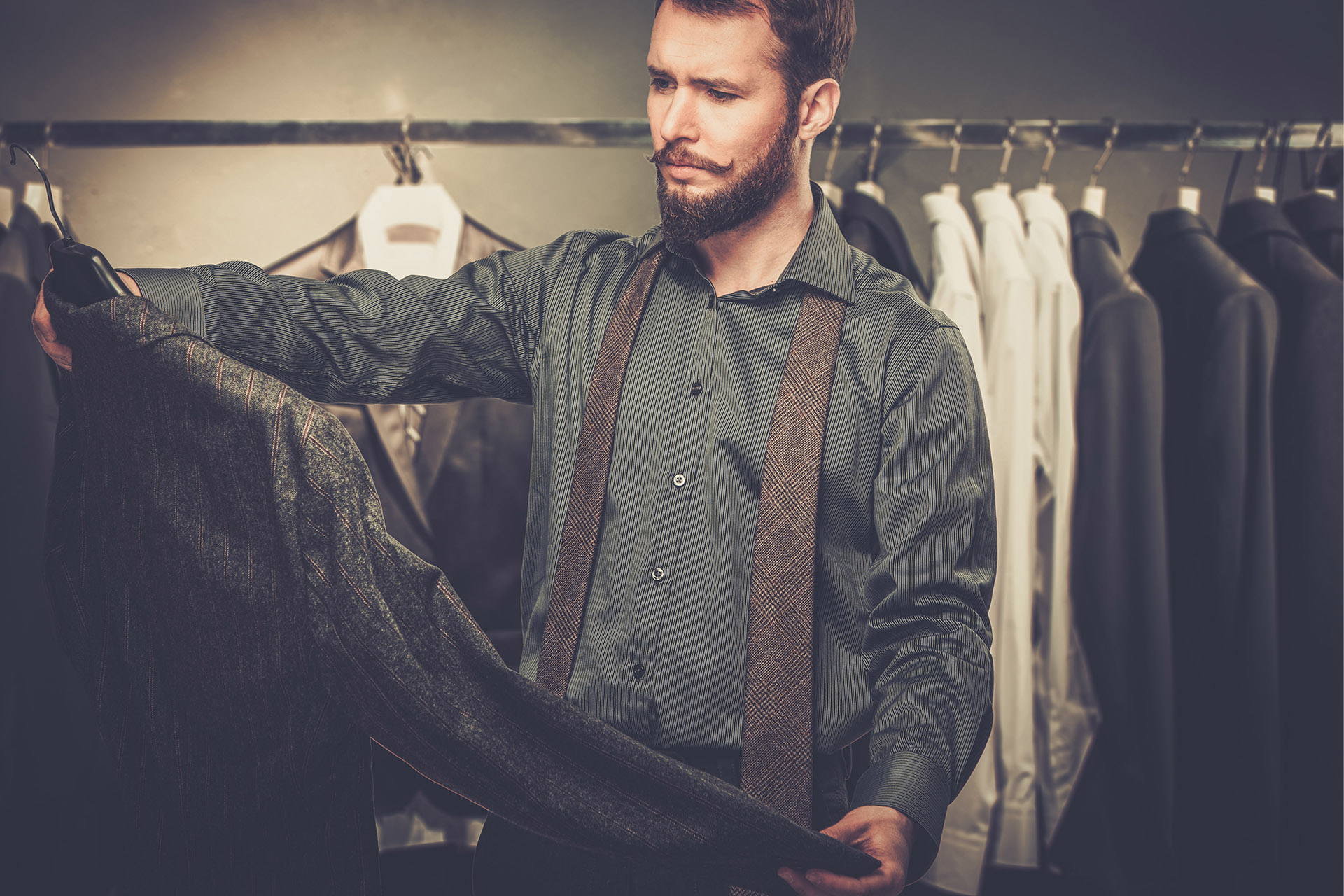 A PERFECT SUIT FOR YOUR NEXT MEETING